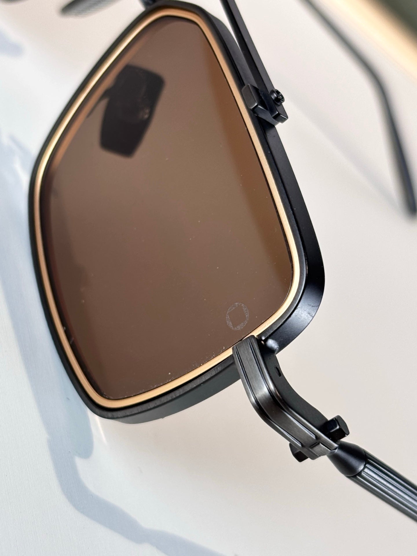 AKONI Sunglasses-AKS-304A